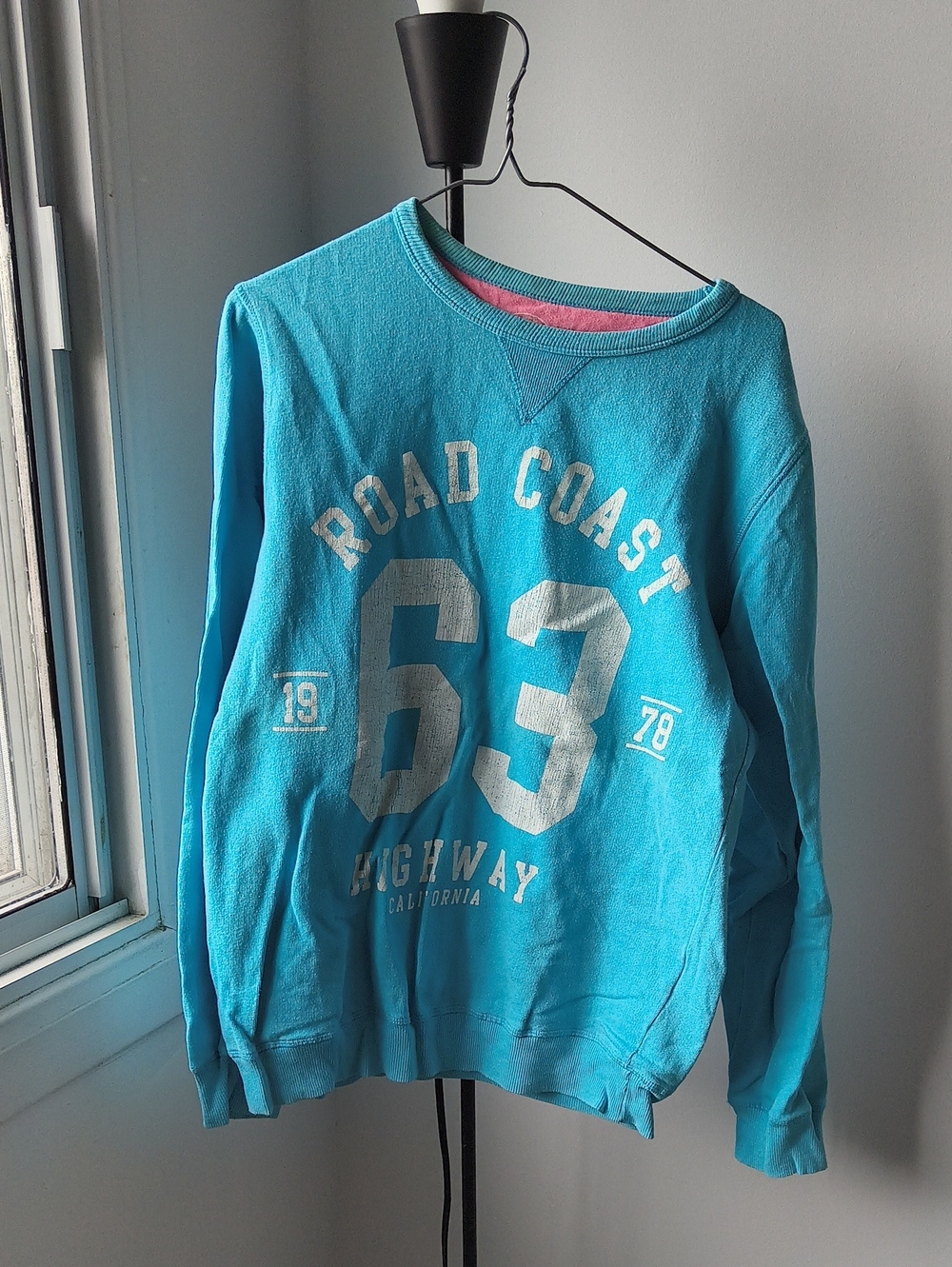 Pull&Bear Turquoise Crewneck with Pink Interior Graphic